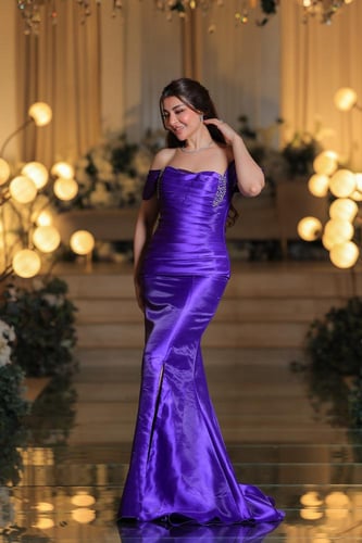 فستان سهرات ملكي ساتان أرجواني Off-Shoulder مع انس...