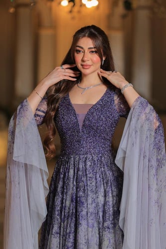 فستان سهرة ملكي مستوحى من سحر الطبيعة موف، بتطريز...