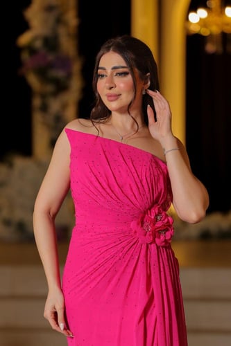 فستان سهرة ناعم سواريه