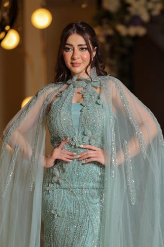 فستان سهره بتطريز كامل وأكمام كيب شفافه