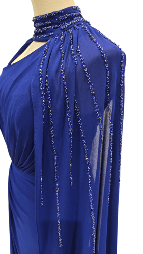 فستان سهرة مرصع بالفصوص اللماعة