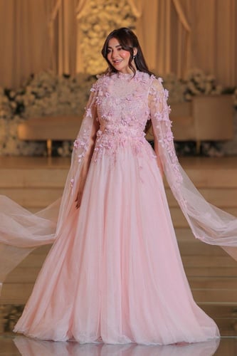 فستان سهرة بلون وردي ناعم (بيبي بينك)، مصنوع من طب...