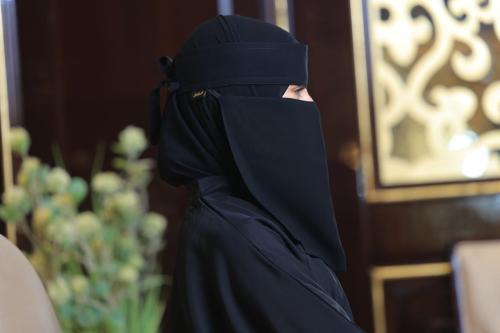 نقاب مطاط طويل ربط