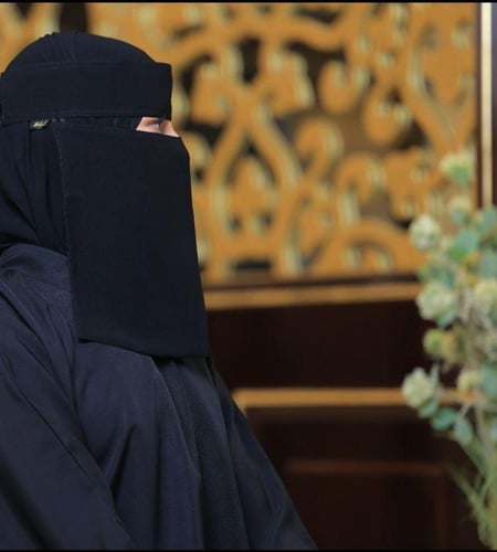 نقاب مطاطين لصق