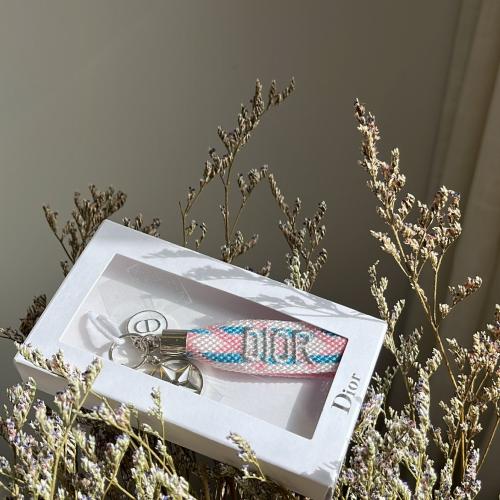 ميدالية ديور مع البوكس