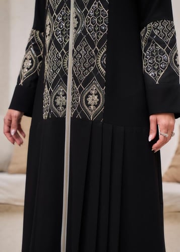 Nadira Abaya