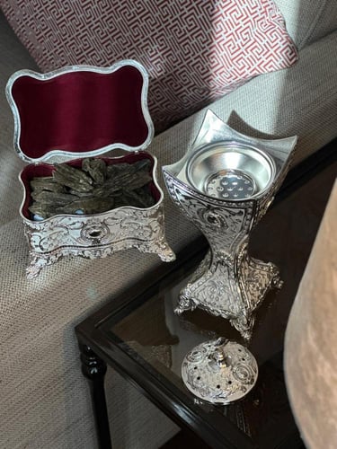 مبخر وصندوق للعرايس