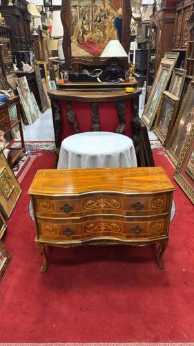 كونسول أوروبي فاخر بدرجين بتفاصيل كلاسيكية