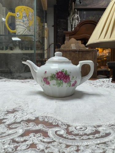 ابريق صناعة صيني قديم