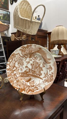 صحون فنية أوروبية إنجليزية من منتصف القرن الماضي