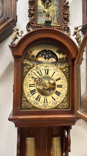 ساعة ألمانية فاخرة بثقالات – رسم يدوي على الميناء