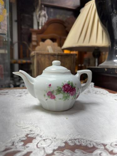 ابريق صناعة صيني قديم