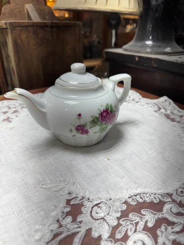 ابريق صناعة صيني قديم