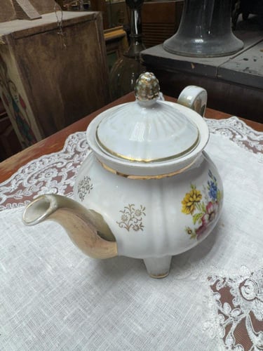 ابريق ياباني قديم