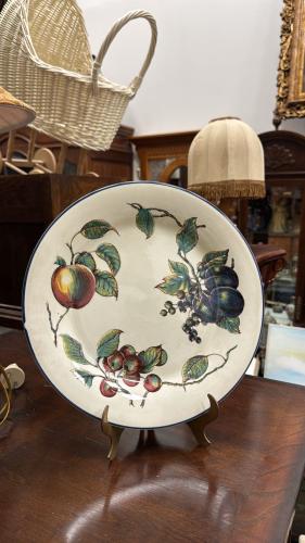 صحون فنية أوروبية إنجليزية من منتصف القرن الماضي