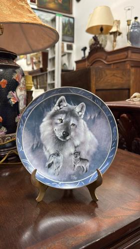 صحون فنية أوروبية إنجليزية من منتصف القرن الماضي