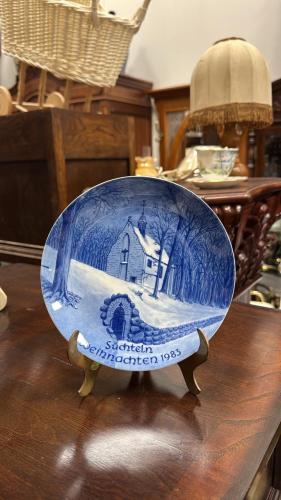 صحون فنية أوروبية إنجليزية من منتصف القرن الماضي