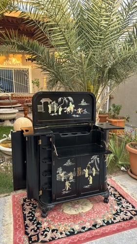 بار صيني قديم مطعم بحجر اليشم ورسوم يدوية