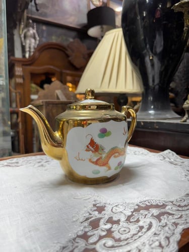 ابريق صناعة صيني قديم