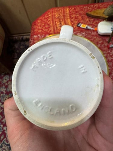 كوب إنجليزي عتيق بتصميم ملكي، يُزيّنه بورتريه للمل...