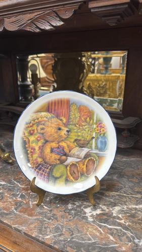 صحون فنية أوروبية إنجليزية من منتصف القرن الماضي