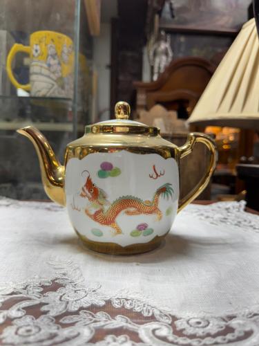 ابريق صناعة صيني قديم