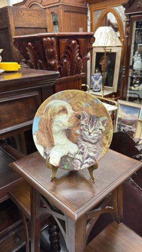 صحون فنية أوروبية إنجليزية من منتصف القرن الماضي