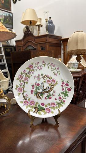 صحون فنية أوروبية إنجليزية من منتصف القرن الماضي