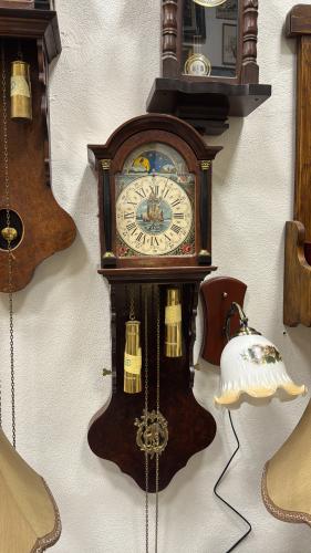 ساعة ألمانية فاخرة بثقالات – رسم يدوي بمنظر بحري