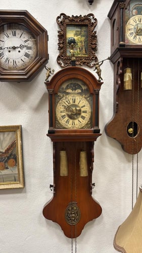 ساعة ألمانية فاخرة بثقالات – رسم يدوي على الميناء