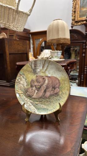 صحون فنية أوروبية إنجليزية من منتصف القرن الماضي