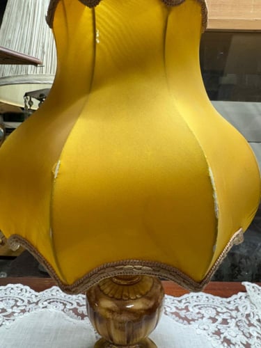 أبجورة إيطالية موقعة،