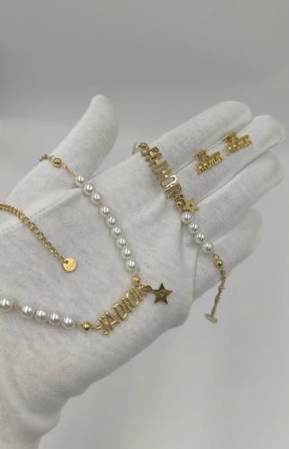 طقم ديور ذهبي مع لولو 3 قطع مطلي وعليه ختم البراند...