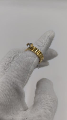 خاتم كارتير الفص مطلي وعليه ختم البراند ضمان سنه ع...