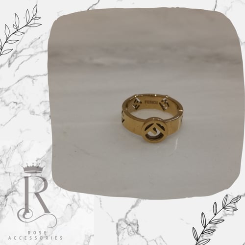 خاتم فندي مطلي ستان ستيل وعليه ختم البراند ضمان سن...