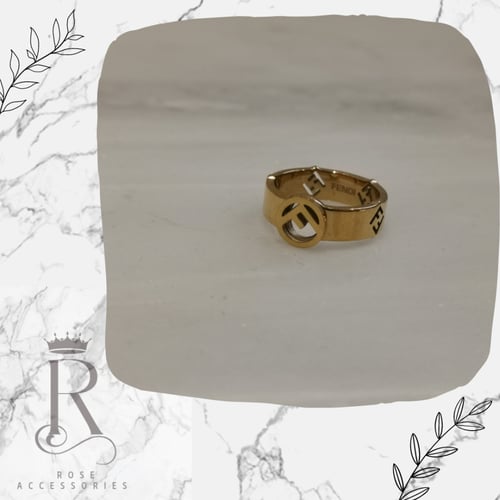 خاتم فندي مطلي ستان ستيل وعليه ختم البراند ضمان سن...