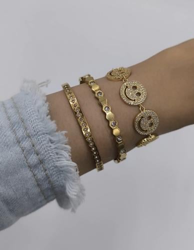 مجموعة اساور مطلية ذهب