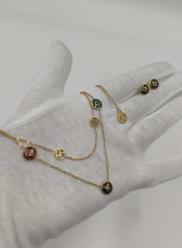 طقم لويس فيتون