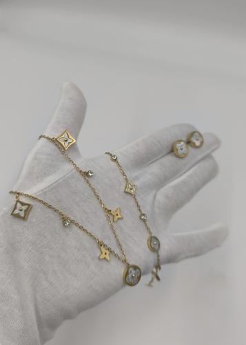 طقم لويس فيتون