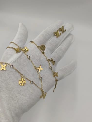 طقم لويس فيتون