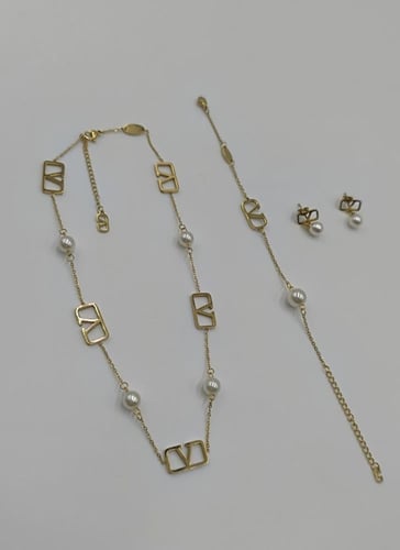 طقم فالنتينو