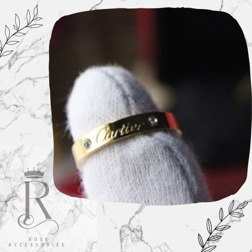 خاتم كارتيه مطلي وعليه ختم البراند ضمان سنه عاللون