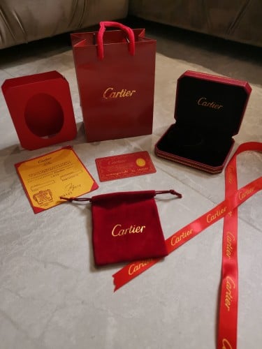ملحقات كارتيه اساور كيس وعلبة وكرت وكيس مخمل وشريط...