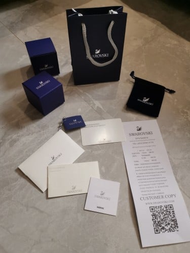 ملحقات سوارفسكي خاتم كيس وعلبة وكيس مخمل وكرت كتال...