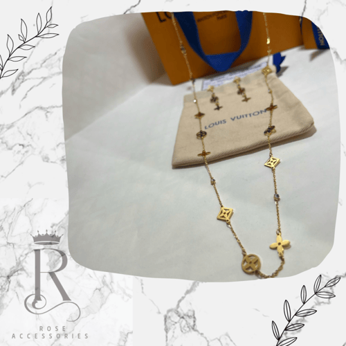 طقم لويس فيتون