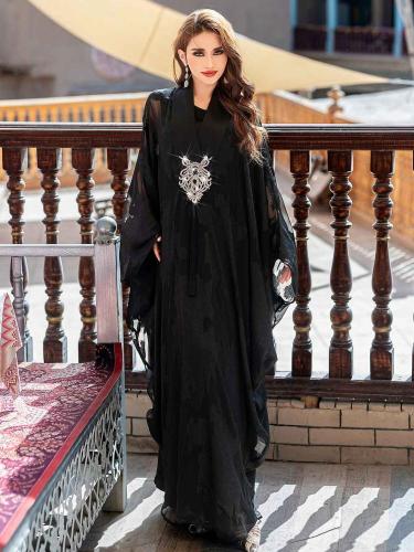 عباية جاكار مطرزة باللون الأسود