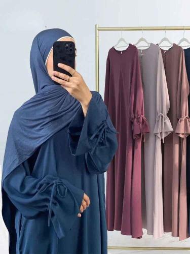 عبايات سادة باكمام فيونكة