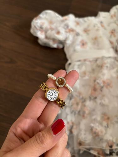 A beautiful watch that does not work with a bracel...