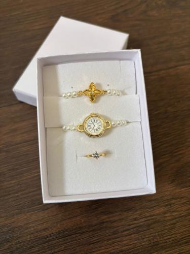 Lulu watch, decorative, does not work, with bracelet and ring