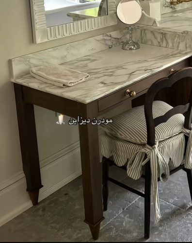 طاوله خشب بسطح رخام